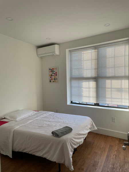 COZY PRIVATE ROOM in new renovated three bedroom apartment at 2nd fl. Modern bat  Rental unit in Queens · ★4.59 · 1 bedroom · 1 bed · 1 shared bath Private room in rental unit vacation rental 48584513