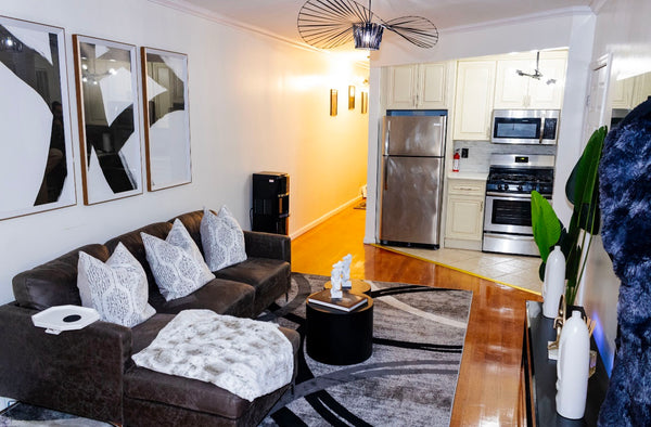 This unique space  has a style all its own. Located 10 minutes from JFK and 20 m  Home in Queens · ★4.85 · 1 bedroom · 1 bed · 1 shared bath Private room in home vacation rental 744967881670813329