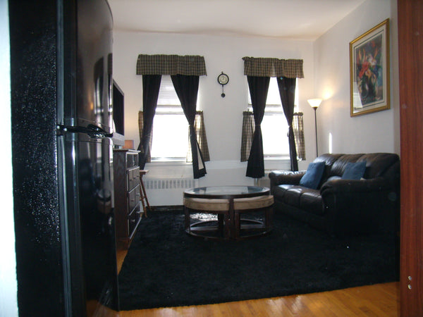 Real 1 Bedroom with Queen Size Bed in Cozy bedroom and Murphy Bed in Living Room  Rental unit in New York · 1 bedroom · 2 beds · 1 bath Entire rental unit vacation rental 2783468