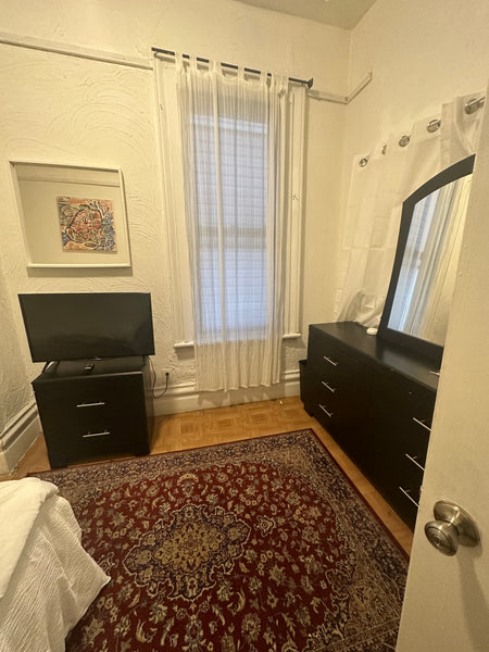 Take a break and unwind at this peaceful oasis.  Home in The Bronx · ★4.67 · 1 bedroom · 1 bed · 1 shared bath Private room in home vacation rental 758170978075093624
