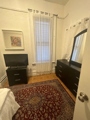 Take a break and unwind at this peaceful oasis.  Home in The Bronx · ★4.67 · 1 bedroom · 1 bed · 1 shared bath Private room in home vacation rental 758170978075093624