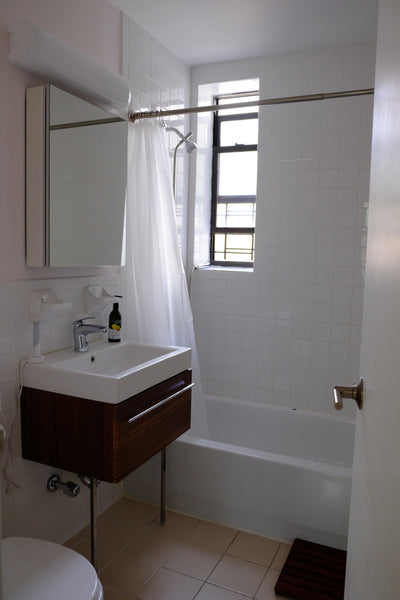 Beautiful, small room available. Sunny apartment, lots of light, newly gut renov  Rental unit in New York · 1 bedroom · 1 bed · 1 shared bath Private room in rental unit vacation rental 22651614