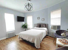 Kick back and relax in this calm, stylish space. New York, NY Guest suite in The Bronx · ★5.0 · 3 bedrooms · 2 beds · 1 bath Entire guest suite vacation rental 744215016935384966
