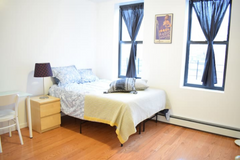 This apartment is located in Williamsburg Brooklyn. It is about 10min away from  New York, United States Townhouse in Brooklyn · 1 bedroom · 1 bed · 1 shared bath Private room in townhouse vacation rental 715656999511634651