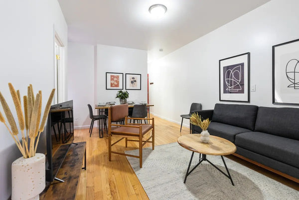 Stay in this Modern 3 Bedroom 1 Bathroom Apartment. This unit comfortably sleeps  Rental unit in New York · 3 bedrooms · 4 beds · 1 bath Entire rental unit vacation rental 898521050981384970