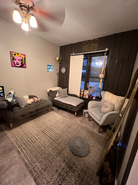 Experience NYC like a local through a Cozy private room with wifi, heat and A/C  New York, NY Rental unit in New York · ★4.70 · 1 bedroom · 1 bed · 1 shared bath Private room in rental unit vacation rental 644365316106799161