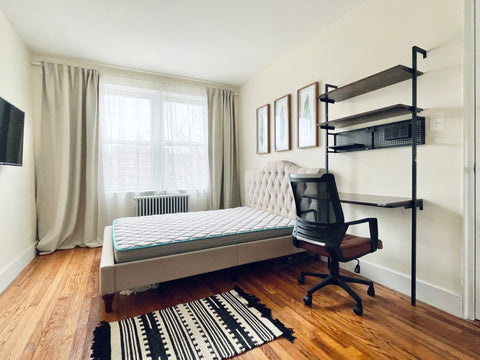 - Furnished room, full size bed, lots of light, hard wood floors, gut renovated  New York, NY Serviced apartment in Brooklyn · 1 bedroom · 1 bed · 1 shared bath Private room in serviced apartment vacation rental 554951330810060879