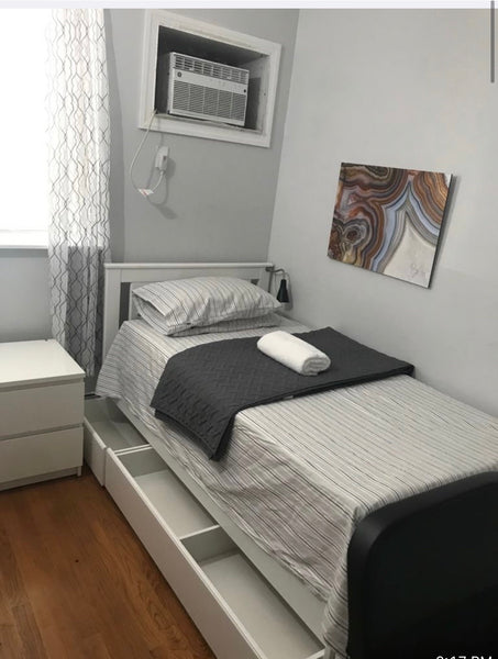 Small but cozy private room. Fully furnished Located in the first floor of and 5 New York, NY Rental unit in Brooklyn · ★4.64 · 1 bedroom · 1 bed · 1 shared bath Private room in rental unit vacation rental 706029774240832818