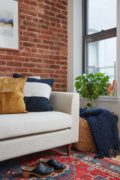 Enjoy all that New York City has to offer from a beautifully restored walk-up in New York, NY Rental unit in Queens · 1 bedroom · 1 shared bath Private room in rental unit vacation rental 583318124446202798