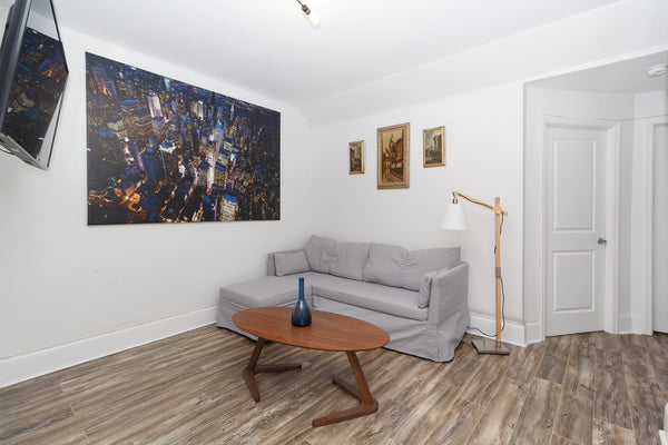 This fantastic 3 bedroom, 1 bathroom sleeps 7-8 guests. Conveniently located in  New York, NY Rental unit in New York · 3 bedrooms · 5 beds · 1 bath Entire rental unit vacation rental 40744843