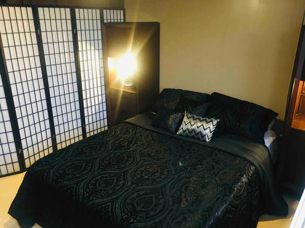 Conveniently located less than 2 minutes from the train station & less than 15 m New York, NY Rental unit in Bronx · ★4.93 · 1 bedroom · 1 bed · 1 bath Private room in rental unit vacation rental 17044854