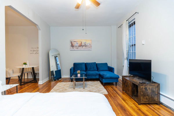 This unique Large Alcove Studio has a style all its own. Located on the 2nd floo New York, NY Rental unit in New York · ★4.79 · 1 bedroom · 1 bed · 1 private bath Private room in rental unit vacation rental 861552888897559375