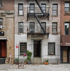 Location is EVERYTHING in this quintessential West Village apartment steps to fa New York, NY Rental unit in New York · 1 bedroom · 1 bed · 1 shared bath Private room in rental unit vacation rental 40307183