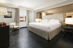 In the center of the city, surrounded by must-see landmarks, this stylish proper  Serviced apartment in New York · ★New · 1 bedroom · 1 bed · 1 bath Entire serviced apartment vacation rental 1041185802975142463