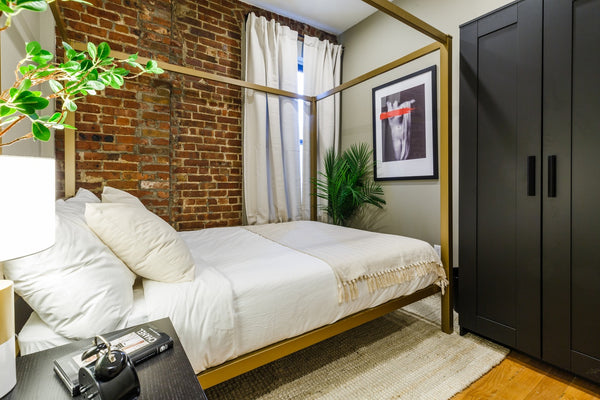 This clean, shiny and charming room is available in Upper East Side, <br />   Ne  Rental unit in New York · 4 bedrooms · 1 bed · 0 shared baths Private room in rental unit vacation rental 47022846