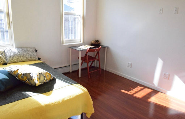 This apartment is located in Jackson heights Queens.<br /> It is about 25min awa New York, United States Townhouse in Queens · 1 bedroom · 1 bed · 1 shared bath Private room in townhouse vacation rental 45224180