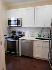 1 bedroom upstairs apt. within a 2–apt. house. King bed in the bedroom. Full siz Wellington, FL Rental unit in Queens · 1 bedroom · 2 beds · 1 bath Entire rental unit vacation rental 51003104