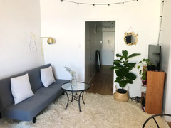 High ceilings, big windows, and hardwood floors are some of my favorite features Paris, France Rental unit in The Bronx · 1 bedroom · 1 bed · 1 shared bath Private room in rental unit vacation rental 34180340