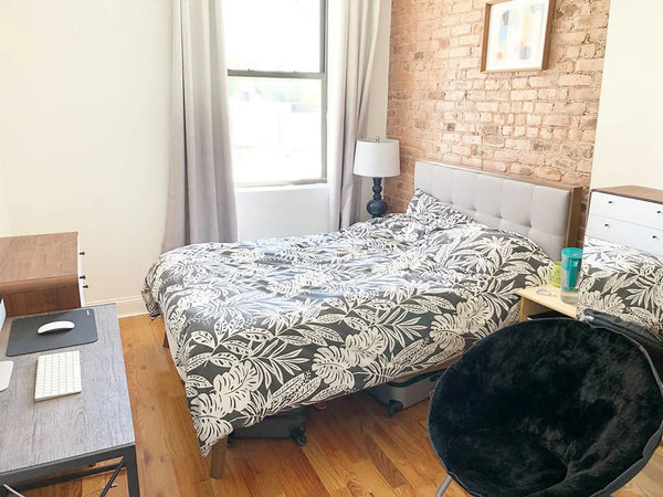 - Furnished room, new hardwood floor, in a 4 bedroom, 2 bathroom, recently gut r New York, NY Rental unit in Queens · 4 bedrooms · 1 bed · 2 shared baths Private room in rental unit vacation rental 914336107143259554