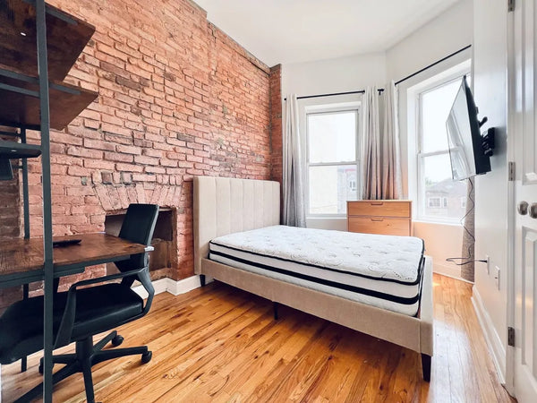 Furnished room, tons of natural light, hardwood floor, in a 4 bedroom, 2 bathroo New York, NY Serviced apartment in Brooklyn · 1 bedroom · 1 bed · 2 shared baths Private room in serviced apartment vacation rental 615413849122417575