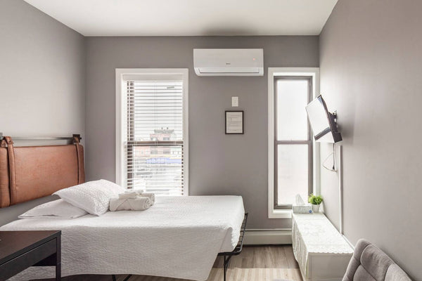 Enjoy a beautiful private bedroom in a newly renovated condo in historic Bed-Stu New York, United States Rental unit in Brooklyn · ★4.94 · 1 bedroom · 1 bed · 1 shared bath Private room in rental unit vacation rental 52128553
