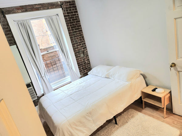Enjoy a very centrally located room in the city of Manhattan near Central Park t New York, NY Rental unit in New York · ★4.71 · 1 bedroom · 1 bed · 1 shared bath Private room in rental unit vacation rental 618973131846384024