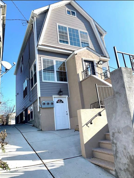 If you are visiting New York for holiday or work. This is the perfect spot. You  White Plains, NY Home in The Bronx · ★4.63 · 1 bedroom · 2 beds · 1 bath Entire home vacation rental 934473612721421418