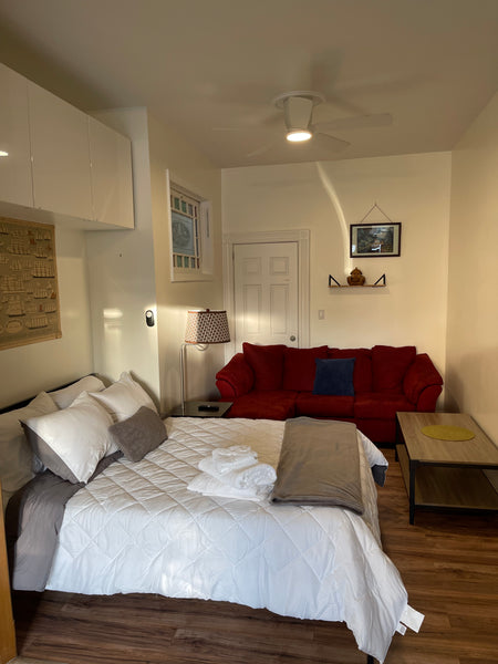Take it easy at this unique and tranquil getaway with beautiful high ceilings an  Rental unit in Queens · ★4.91 · 1 bedroom · 1 bed · 1 bath Entire rental unit vacation rental 642639503370235908