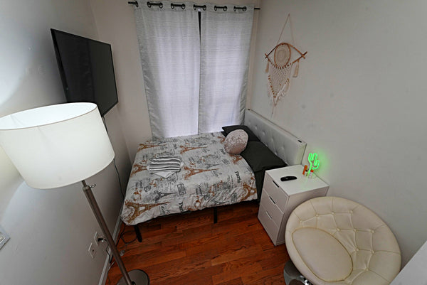 Keep it simple at this peaceful and centrally-located place.  Rental unit in New York · ★4.50 · 1 bedroom · 1 bed · 2 shared baths Private room in rental unit vacation rental 854263144503416151