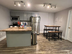 Enjoy the vibes  of a bright modern apartment located  in the heart of Bushwick.  Rental unit in Brooklyn · ★4.59 · 3 bedrooms · 5 beds · 1 bath Entire rental unit vacation rental 752035441498434307