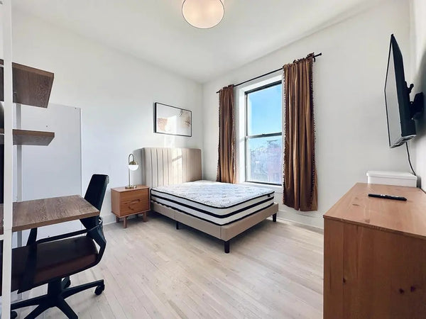 Bright bedroom with high ceiling in prime Clinton Hill / Prime Bedstuy, right on New York, NY Rental unit in Brooklyn · 5 bedrooms · 1 bed · 2 shared baths Private room in rental unit vacation rental 766197503813329106
