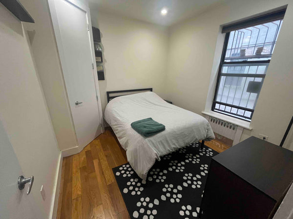 Enjoy a private room in a spacious Crown Heights Duplex with Private entrance to New York, NY Rental unit in Brooklyn · ★4.68 · 1 bedroom · 1 bed · 1.5 shared baths Private room in rental unit vacation rental 876332934896097503