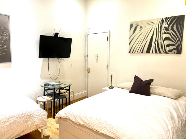 Located near Herald Square & Penn Station in Midtown, a short walk to Times squa  Rental unit in New York · 1 bedroom · 2 beds · 1 private bath Private room in rental unit vacation rental 51768030