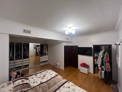 Steps away from the subway q and b lines. 4 rooms apartment with a large master   Rental unit in Brooklyn · 3 bedrooms · 4 beds · 2 baths Entire rental unit vacation rental 885741019242581636