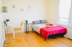 Great Access! 2min from station. U can use Five subway line♪  Townhouse in Queens · 1 bedroom · 1 bed · 1 shared bath Private room in townhouse vacation rental 43931225