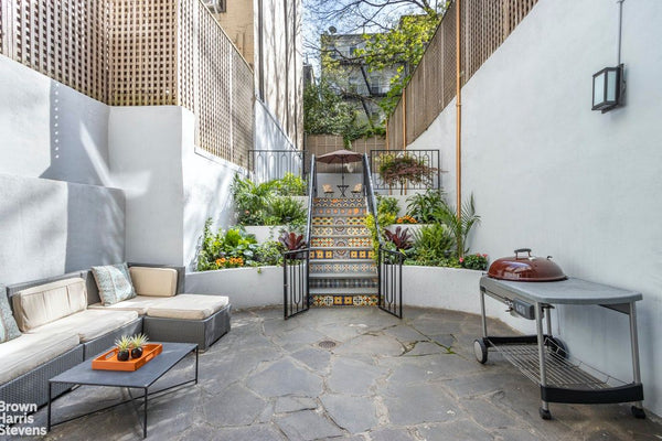 Located on a beautiful, quiet residential block in Murray Hill, this spacious to New York, NY Townhouse in New York · 2 bedrooms · 2 beds · 2.5 baths Entire townhouse vacation rental 52151871