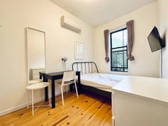 Furnished room, tons of light, new hardwood floor, in a 3 bedroom, recently gut  New York, NY Rental unit in Brooklyn · 3 bedrooms · 1 bed · 1 shared bath Private room in rental unit vacation rental 764326029440464052