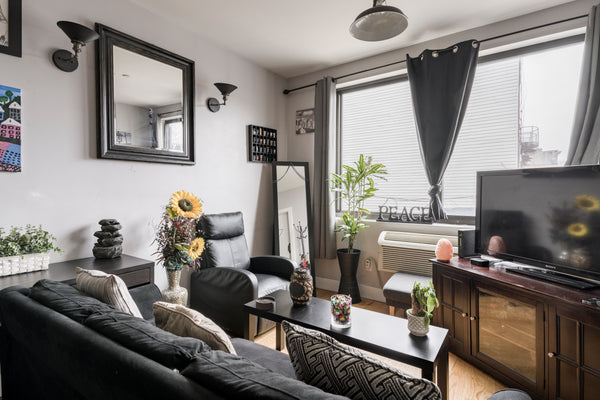 Lovely room in Crown Heights. 25 mins to Manhattan. The apt has easy access to A New York, NY Rental unit in Brooklyn · ★4.87 · 1 bedroom · 1 bed · 1 shared bath Private room in rental unit vacation rental 52864876