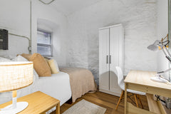 Spacious, beautiful, comfortable and spotless 5 Bedroom & 2 complete Bathrooms a  Condo in Brooklyn · ★3.75 · 1 bedroom · 1 bed · 2 shared baths Private room in condo vacation rental 584464841351499309