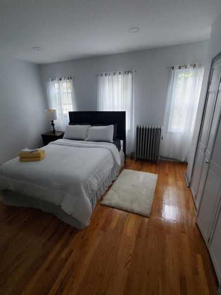 Townhouse in Brooklyn · 1 bedroom · 2 shared baths Private room in townhouse vacation rental 44377677