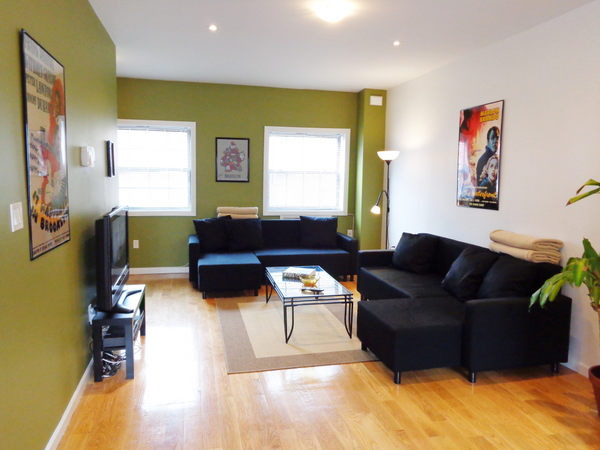 This bright, modern 3 Bedroom, 2 Full Bathroom triplex apartment is only 4 block New York, United States Rental unit in Brooklyn · ★4.50 · 3 bedrooms · 4 beds · 2 baths Entire rental unit vacation rental 35217816