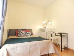 This private room in Astoria, Queens New York is perfect for your first accommod  Rental unit in Queens · 1 bedroom · 1 bed · 1 shared bath Private room in rental unit vacation rental 982372728207541826