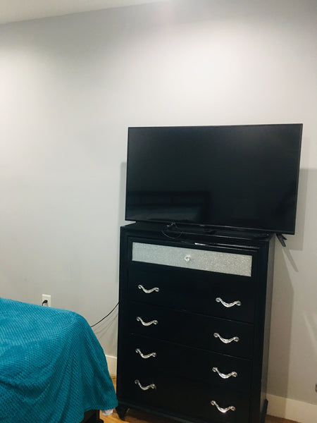 The apartment is very beautiful and clean.The guest will have a private bathroom  Home in Brooklyn · 1 bedroom · 1 bed · 2.5 shared baths Private room in home vacation rental 42364937