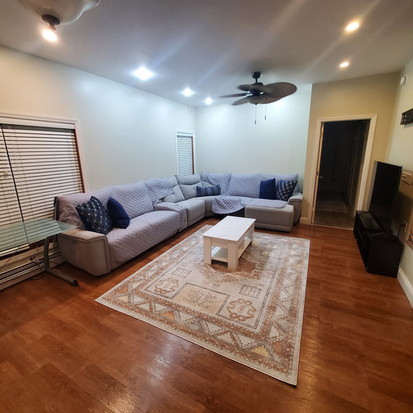close to shopping, banks, and water scenery, The whole group will enjoy easy acc New York, NY Rental unit in Brooklyn · 3 bedrooms · 4 beds · 2 baths Entire rental unit vacation rental 876860275309566281