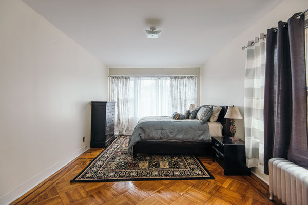 NO GUESTS UNDER 25 YEARS ALLOWED TO BOOK. MUST BRING LEGAL ID TO MATCH THE CREDI New York, NY Home in Brooklyn · ★4.81 · 4 bedrooms · 4 beds · 1 shared bath Shared room in home vacation rental 13605192