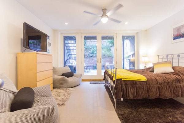 GARDEN SUITE IN TOWNHOUSE with SEMI-PRIVATE ENTRANCE.  <br />WE ARE SUPERHOSTS!  New York, NY Guest suite in New York · ★4.96 · 1 bedroom · 1 bed · 1 private bath Private room in guest suite vacation rental 10165064