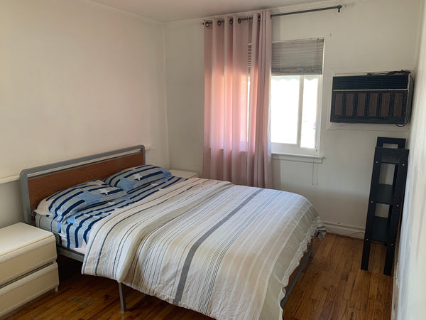 This room has a closet with two large windows on the second floor. New York, United States Home in Queens · 1 bedroom · 1 bed · 1.5 shared baths Private room in home vacation rental 48384761