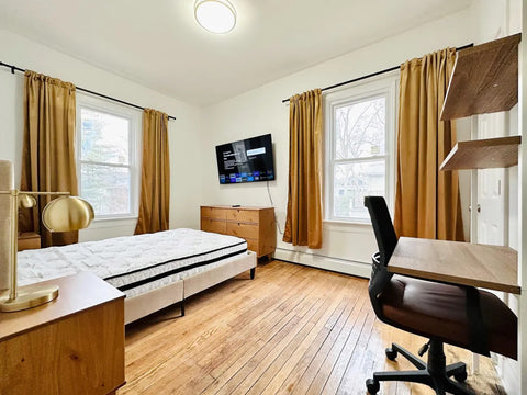 - 120 sq ft Furnished corner room with 2 windows, 2 closets, tons of natural lig New York, NY Rental unit in Brooklyn · 5 bedrooms · 1 bed · 2 shared baths Private room in rental unit vacation rental 812904501672660576