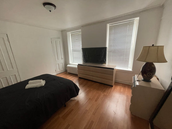 Clean Convenience Comfortable.<br />Perfect for Long Term Or Short Term Business New York, NY Home in The Bronx · ★4.87 · 3 bedrooms · 3 beds · 1.5 shared baths Private room in home vacation rental 662324653098427815
