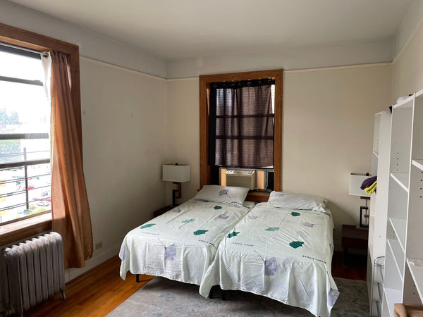Nice big bedroom in a share unit with 1 , eventually 2 other guests. Share Bathr New York, NY Barn in New York · 1 bedroom · 2 beds · 1 shared bath Private room in barn vacation rental 38955140